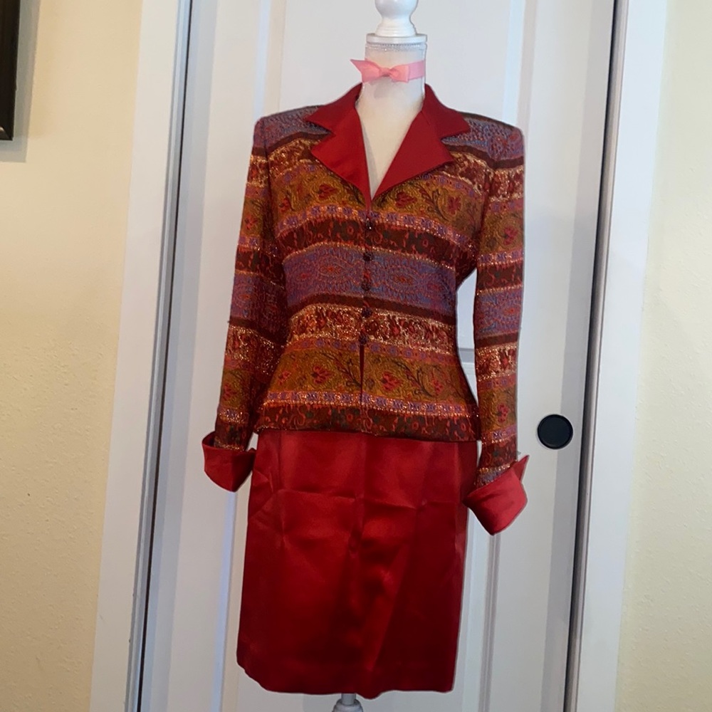 Gorgeous Victor Costa Nahdree 2 piece formal suit size 8